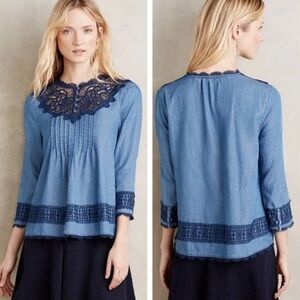 ANTHROPOLOGIE HOLDING HORSES Blue Lace Chambray Popover Blouse Size 2
